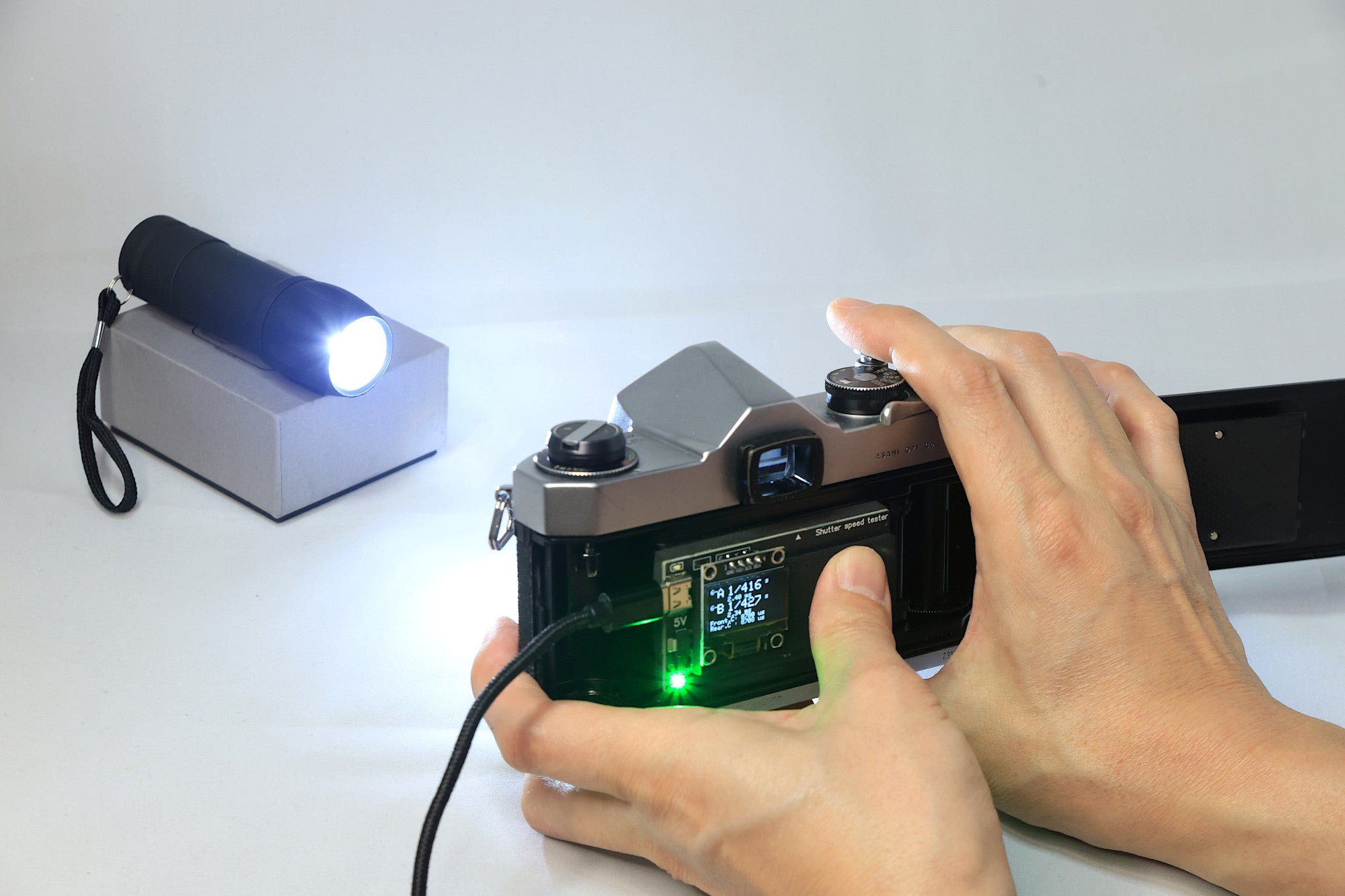 シャッタースピードテスターMini・光源ライト付き（フォーカルプレーンシャッター用／35mmフイルムカメラ用）